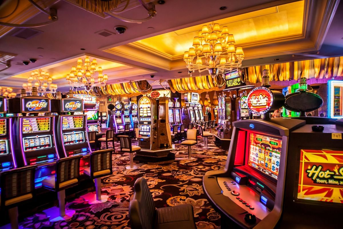 Dynamic gaming action on mobile devices highlighting jili555 sports and casino entertainment
